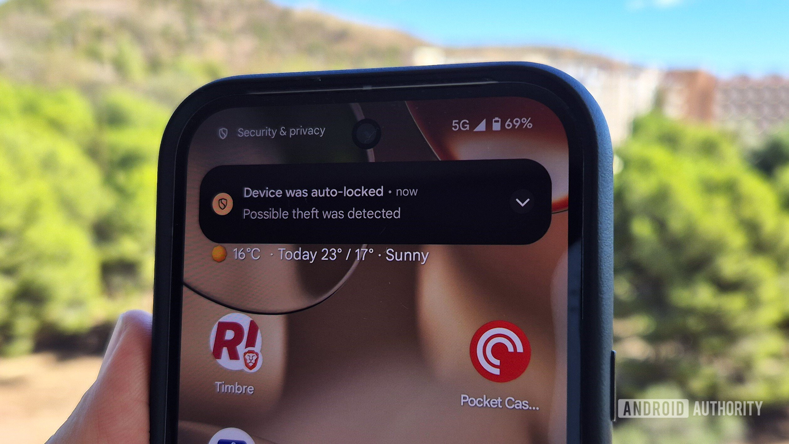 Android 15 Theft Detection Lock notification Android 15 Theft Detection Lock notification