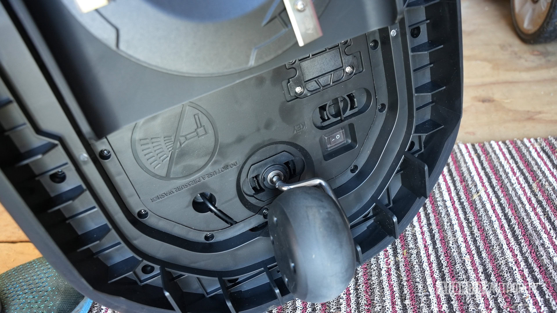 Anker eufy E15 robot mower bottom Anker eufy E15 robot mower bottom