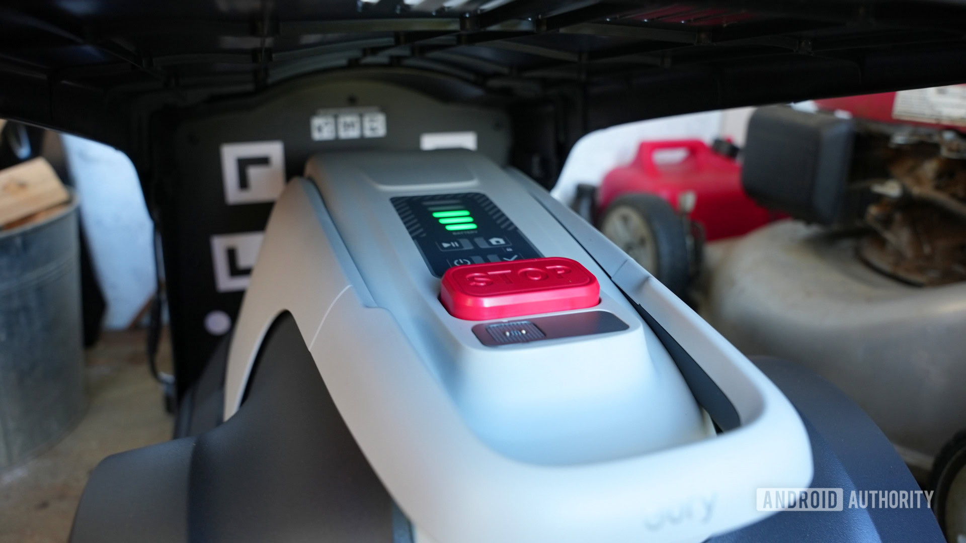 Anker eufy E15 robot mower charging Anker eufy E15 robot mower charging