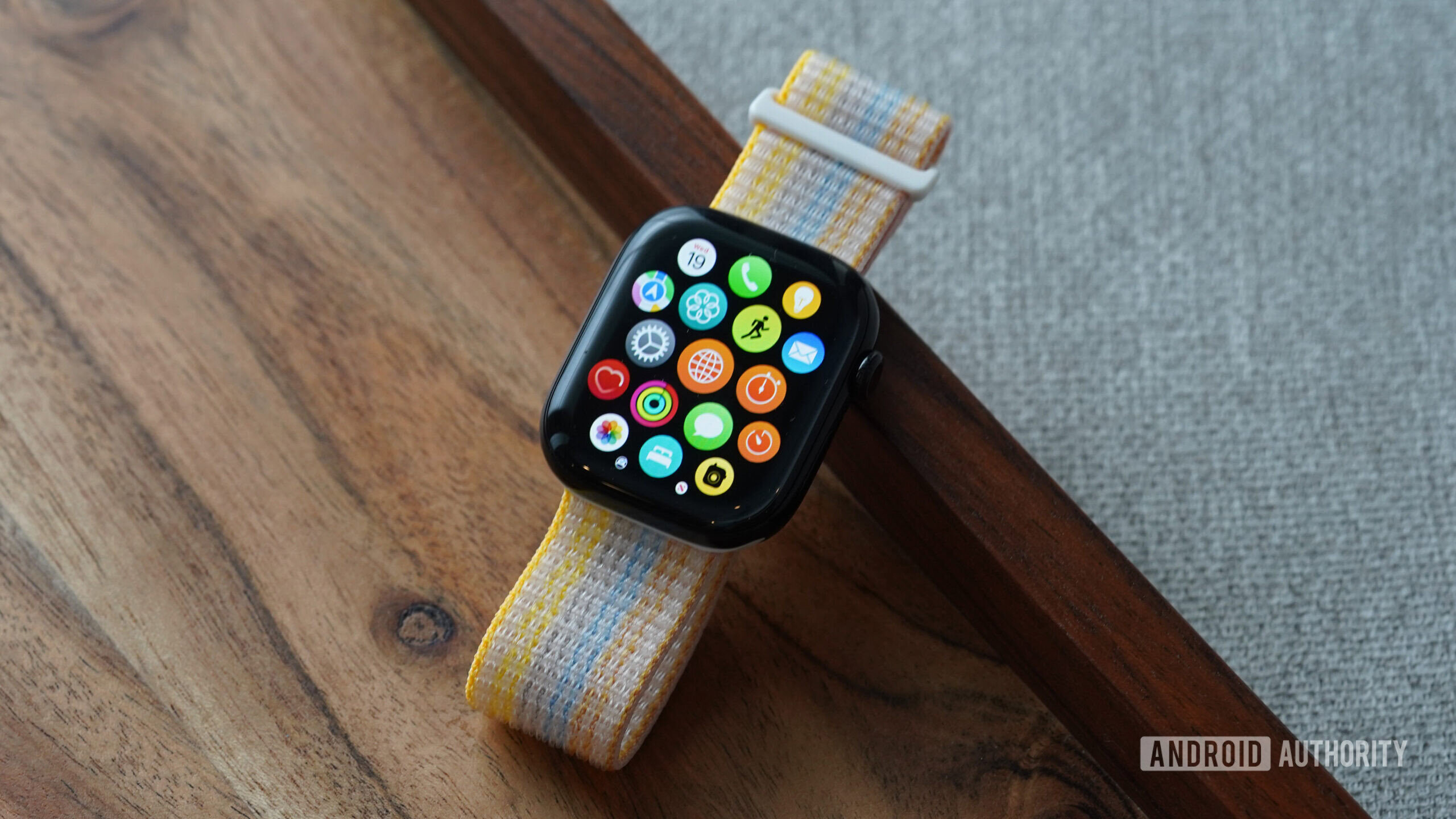 Apple Watch Series 10 Nylon 2 An Apple Watch Series 10 equips a nylon band.