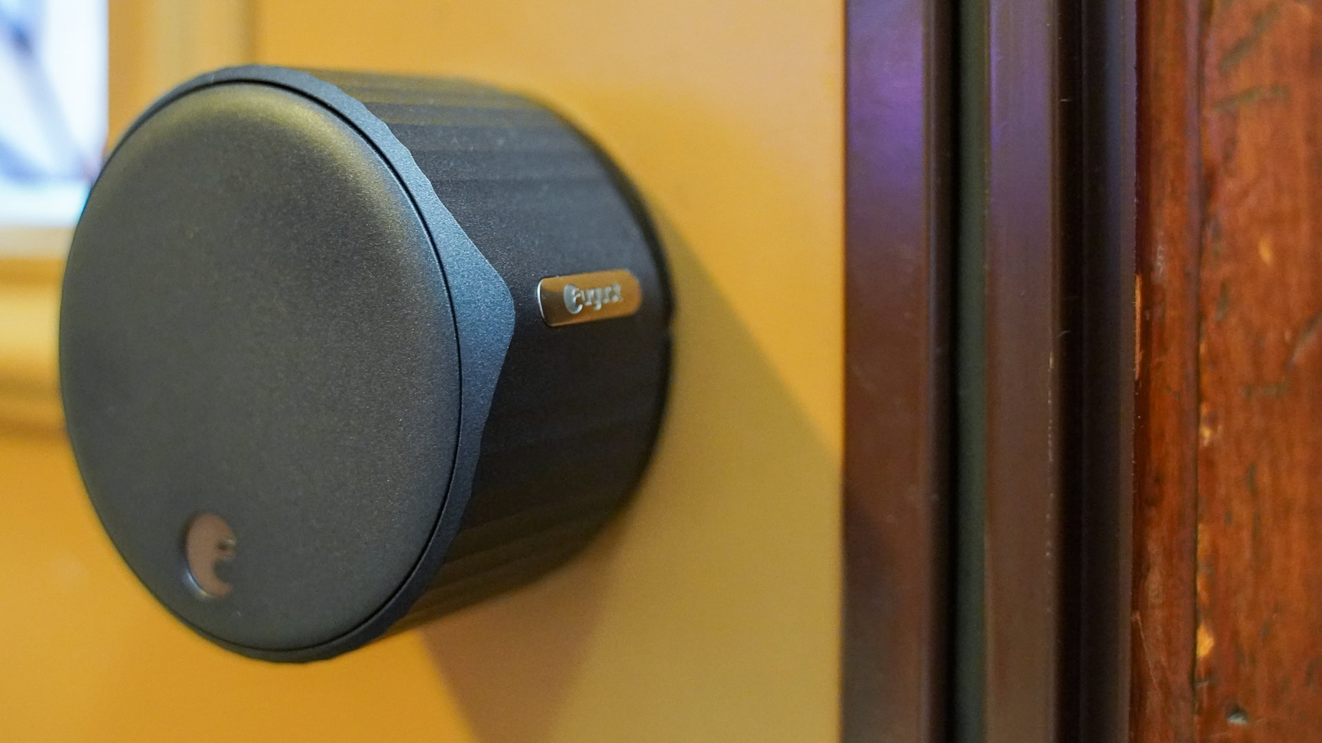 August smart lock side profile