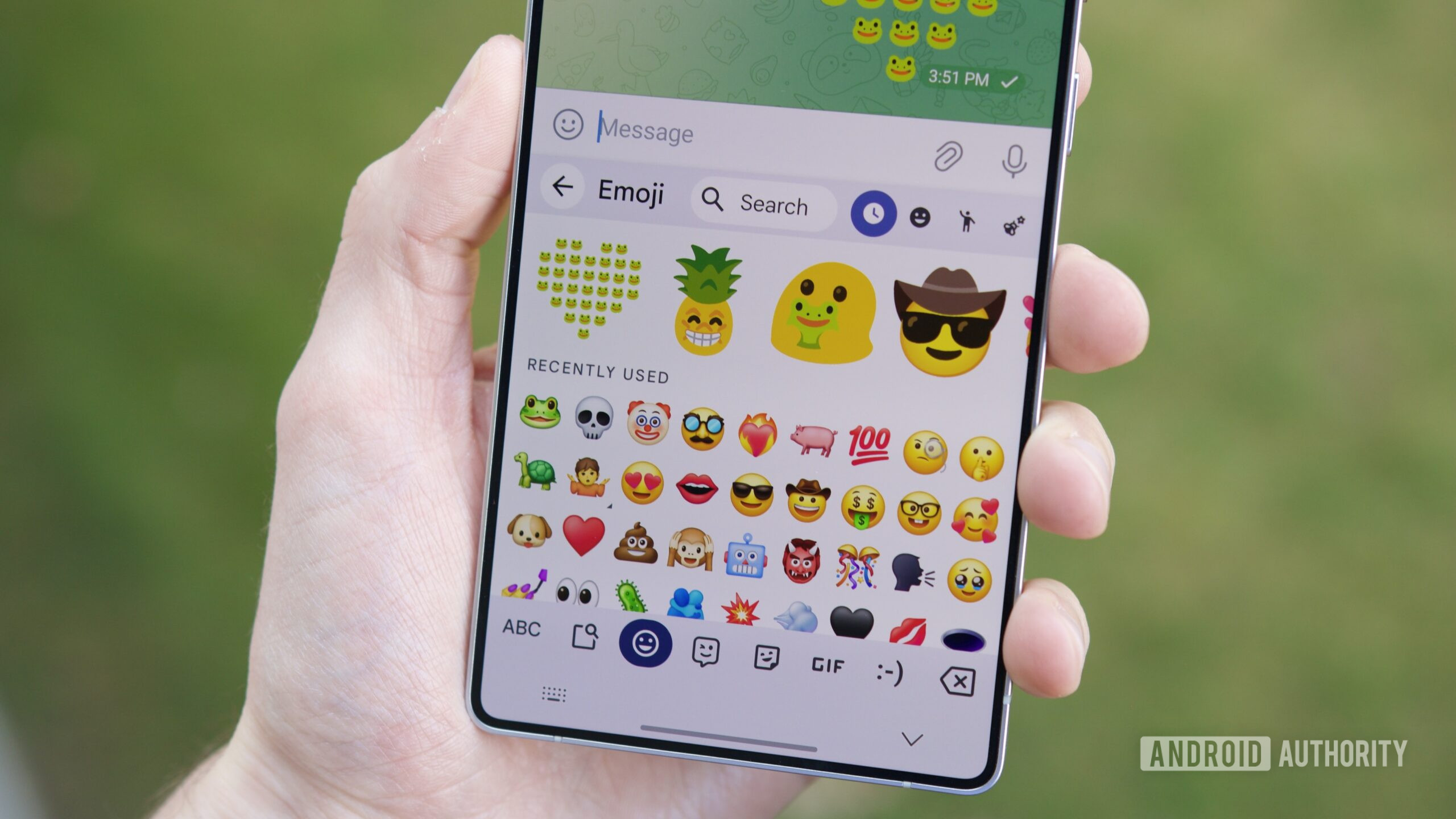 emoji kitchen keyboard outside hero 1 Emoji Kitchen on an Android phone.