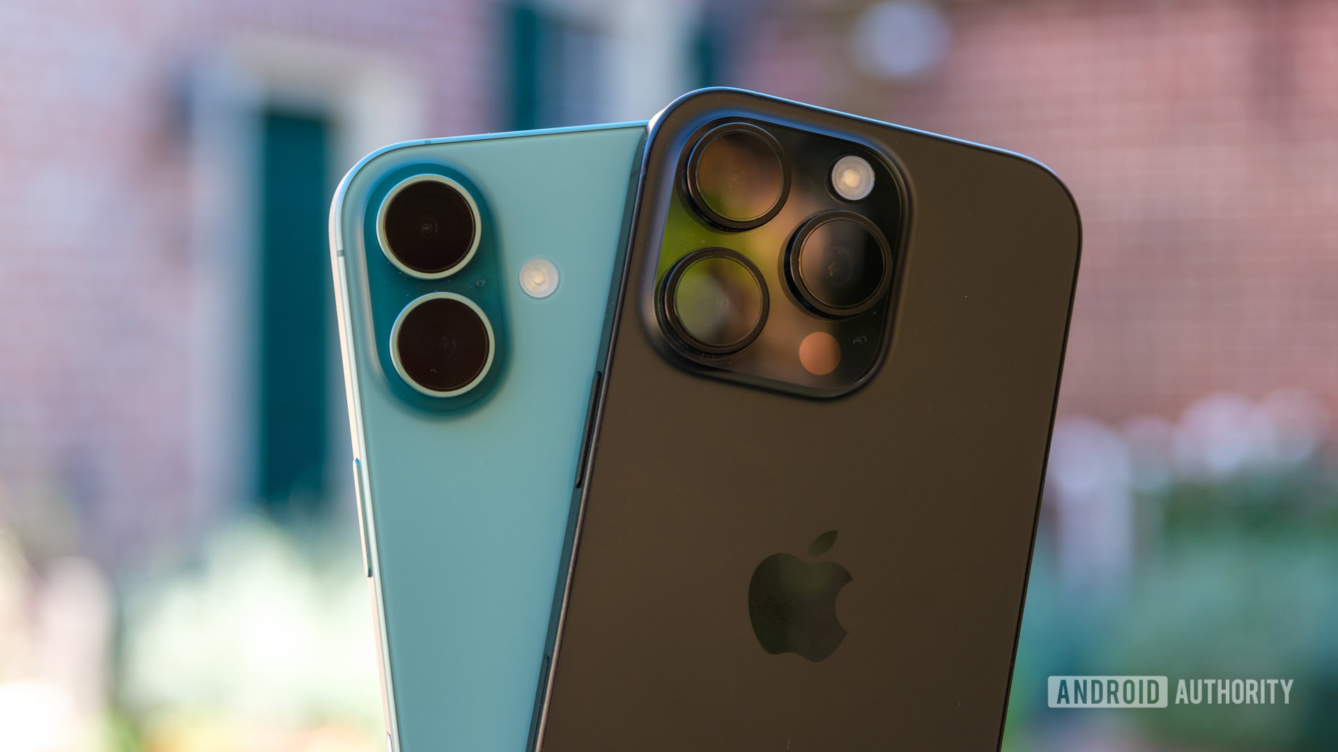 iPhone 16 Pro and iPhone 16 cameras iPhone 16 Pro and iPhone 16 cameras