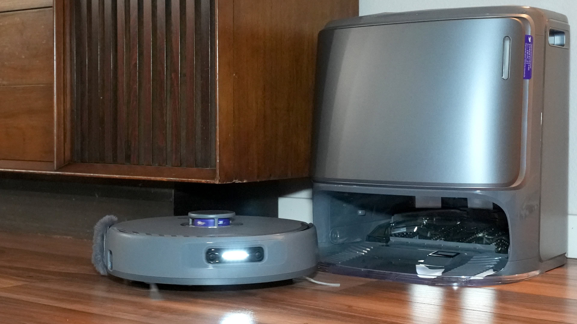 Narwal Freo Z Ultra with base Narwal Freo Z Ultra in best smart home list.