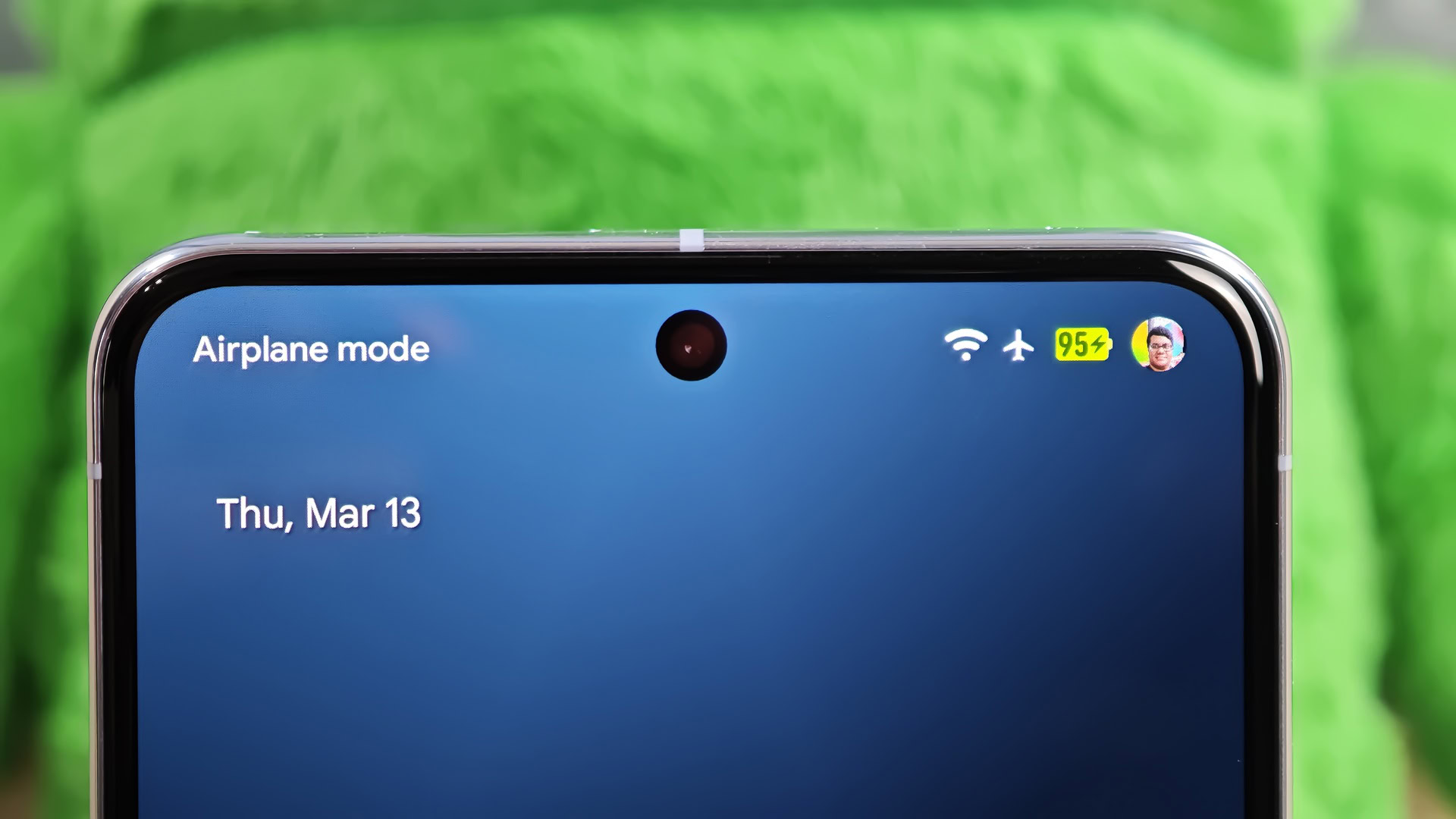 New green battery icon in Android hero image New green battery icon in Android hero image