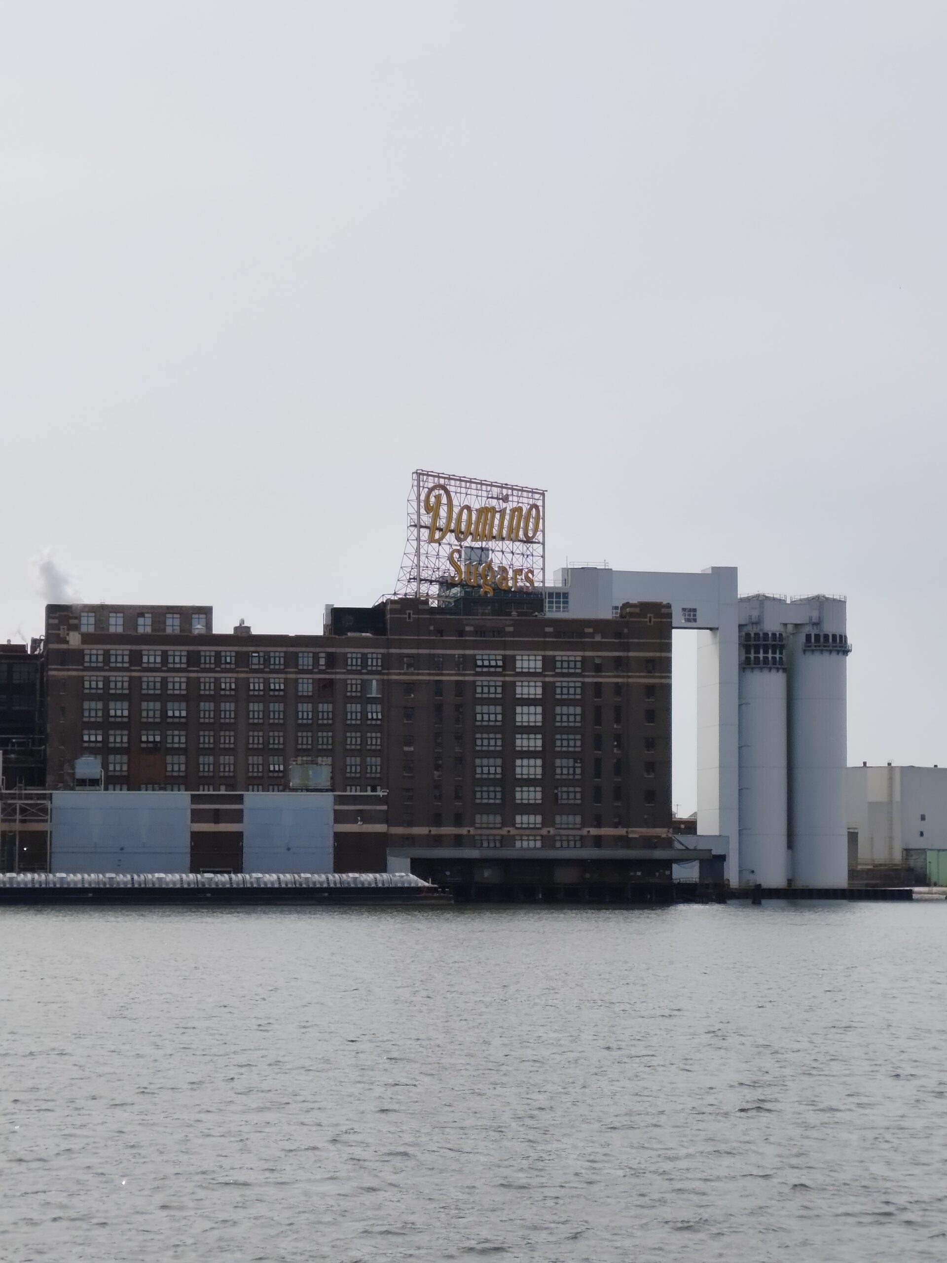 Nothing Phone 3a domino sugar 4x zoom