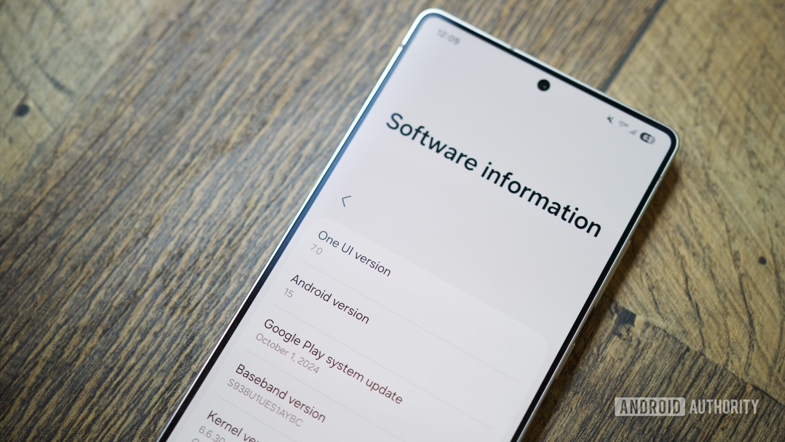 one ui 7 software settings page One UI 7 software information page.