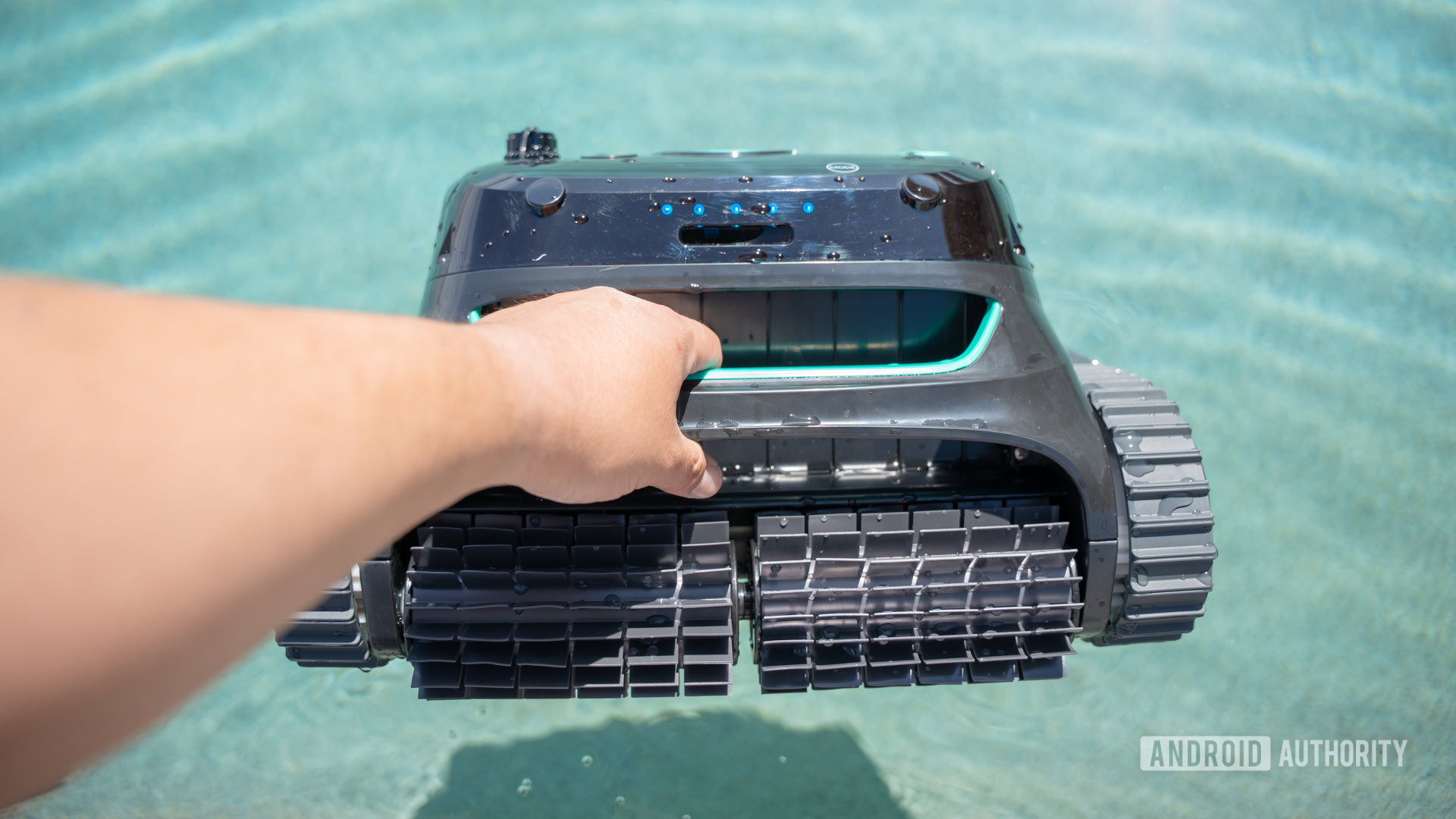 Placing Wybot S2 Solar in pool Placing Wybot S2 Solar in pool