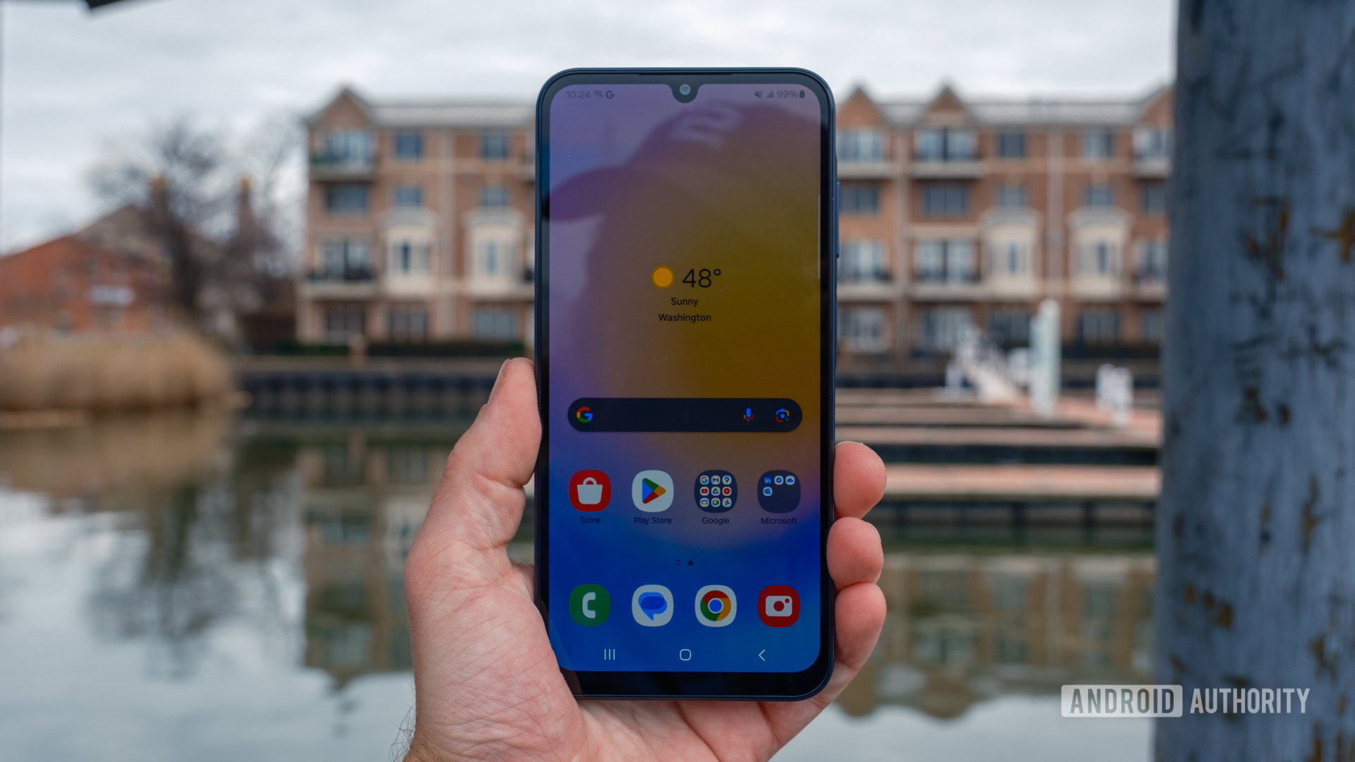 Samsung Galaxy A25 5G home screen in hand Samsung Galaxy A25 5G home screen in hand