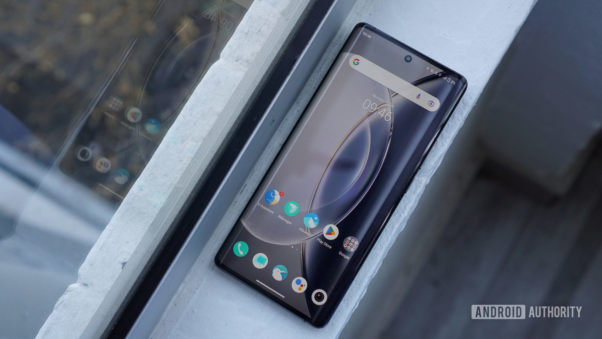 Vivo X90 Pro screen up on ledge Vivo X90 Pro screen up on ledge