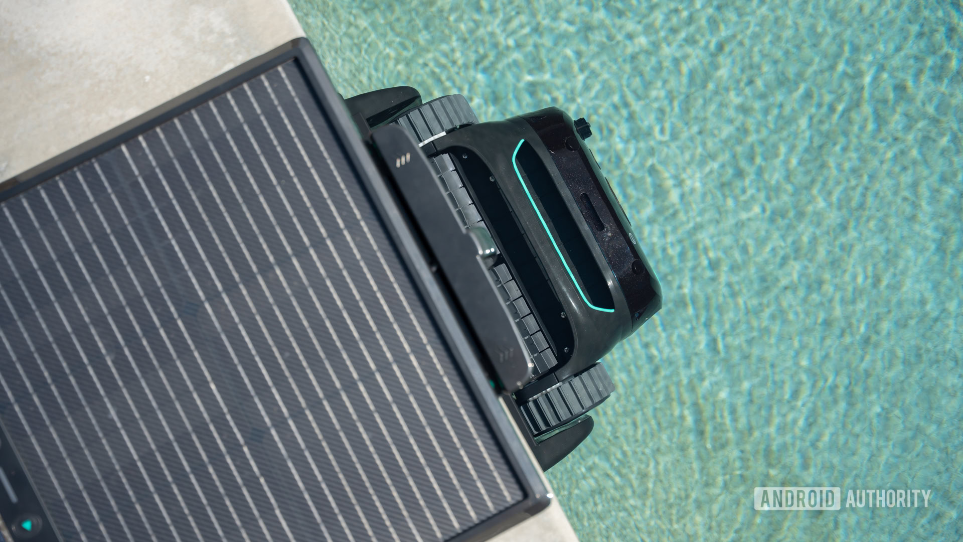 Wybot S2 Solar charging on solar dock 3 Wybot S2 Solar charging on solar dock 3