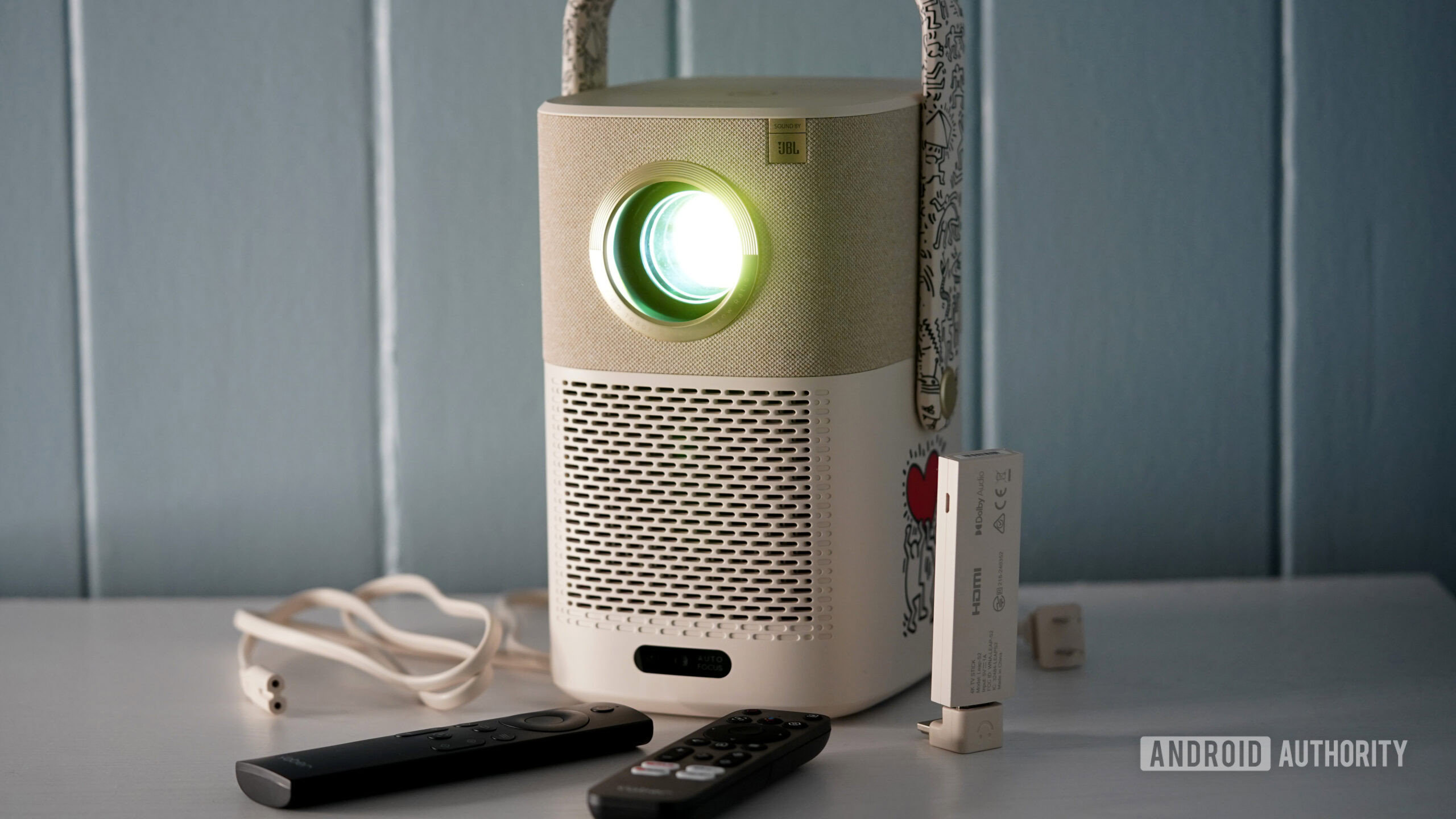 Yaber Project T2 accessories A Yaber Project T2 rests on a white surface along with its accessories.