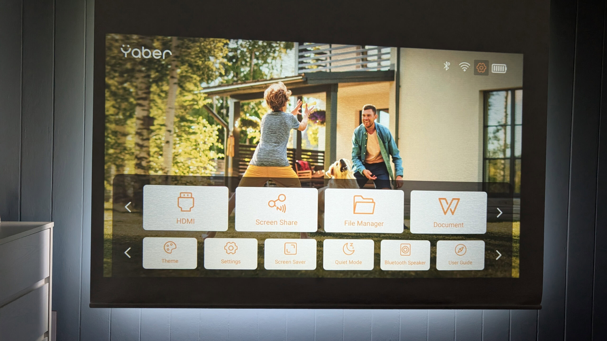 A Yaber Projector T2 Plus displays its UI.