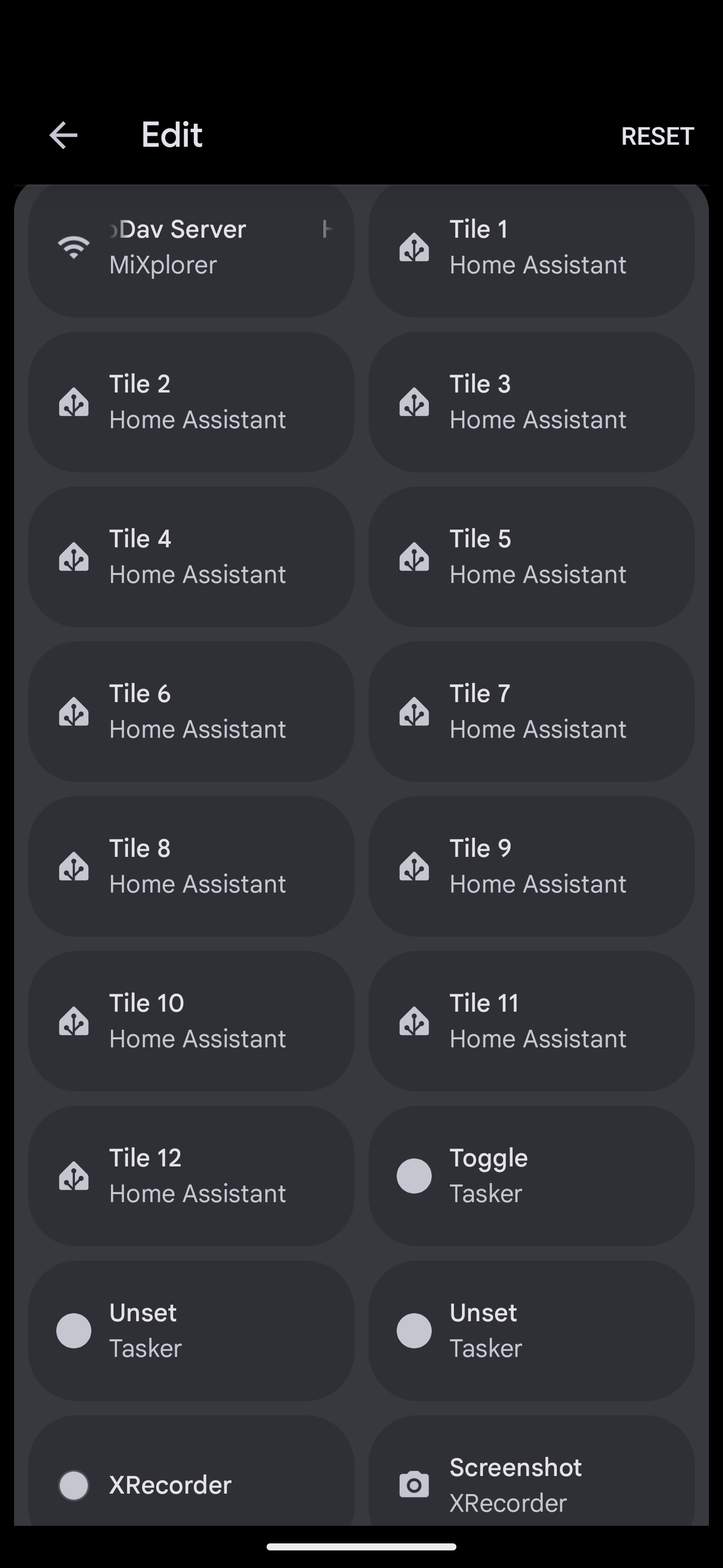 Android 15 QPR1 Beta 3 old Quick Settings edit UI page 3